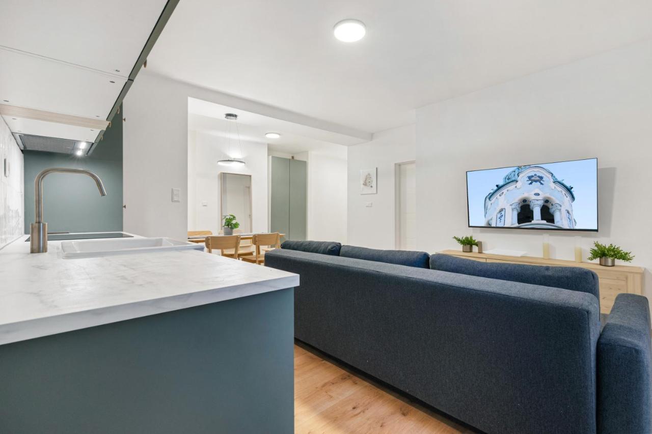 Bratislava Touch 2 Bedroom Apt Bagian luar foto