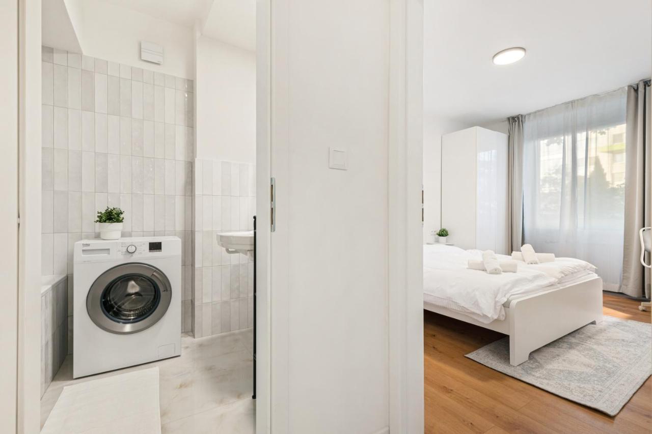 Bratislava Touch 2 Bedroom Apt Bagian luar foto
