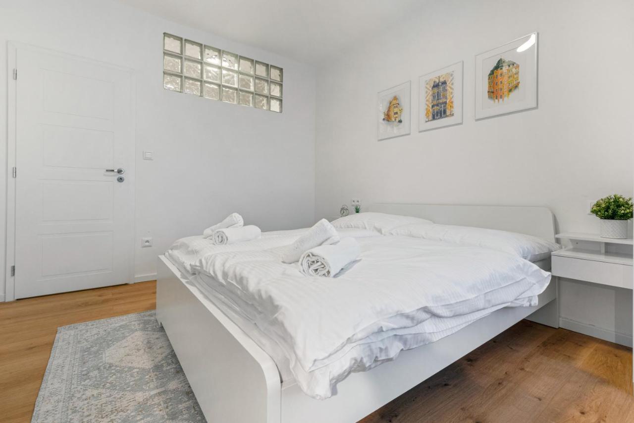 Bratislava Touch 2 Bedroom Apt Bagian luar foto
