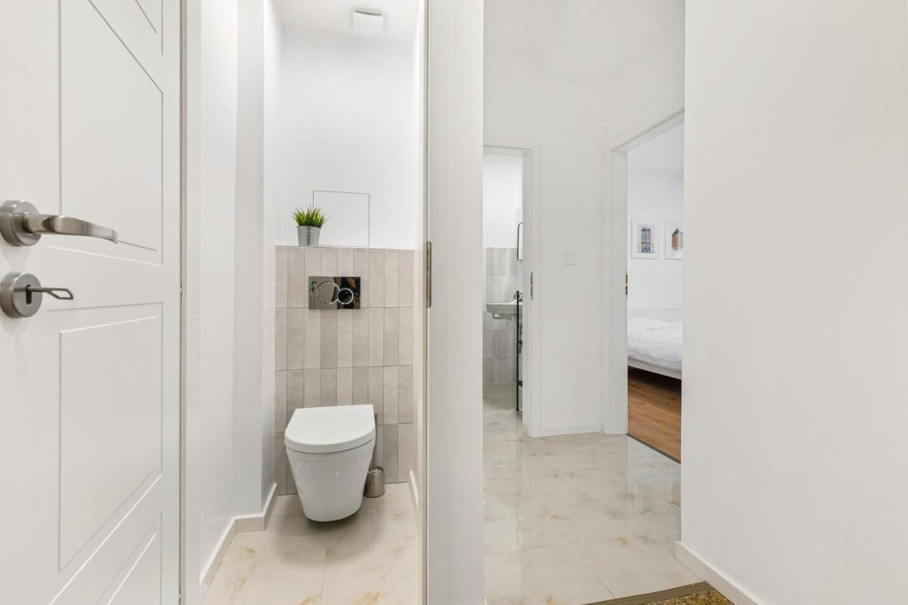 Bratislava Touch 2 Bedroom Apt Bagian luar foto
