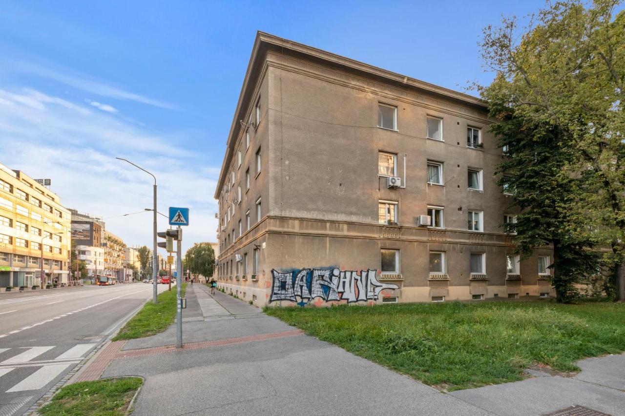 Bratislava Touch 2 Bedroom Apt Bagian luar foto